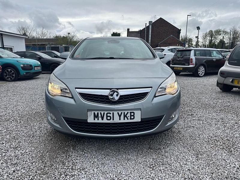 Używany Vauxhall Astra Elite 115 KM (84 kW) 2011 Srebrny Hatchback