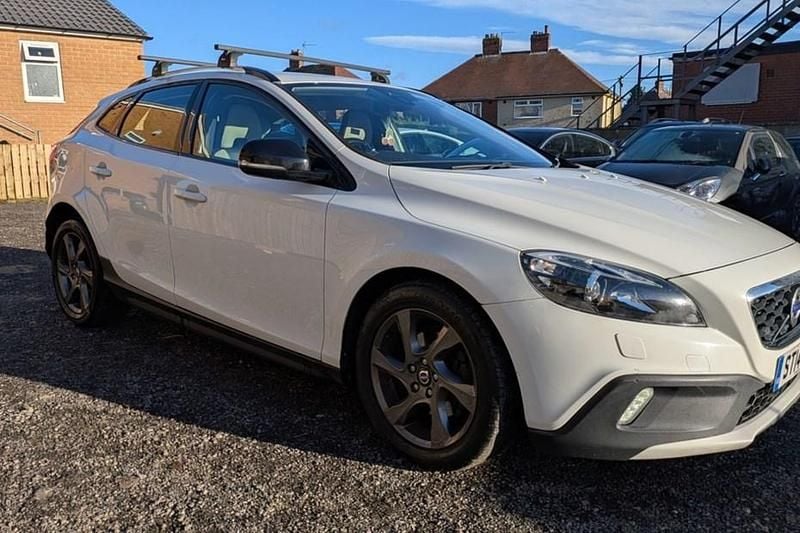 Used 2014 Volvo V40 CC Estate | £3,299 (Fair price) - Image 1/1