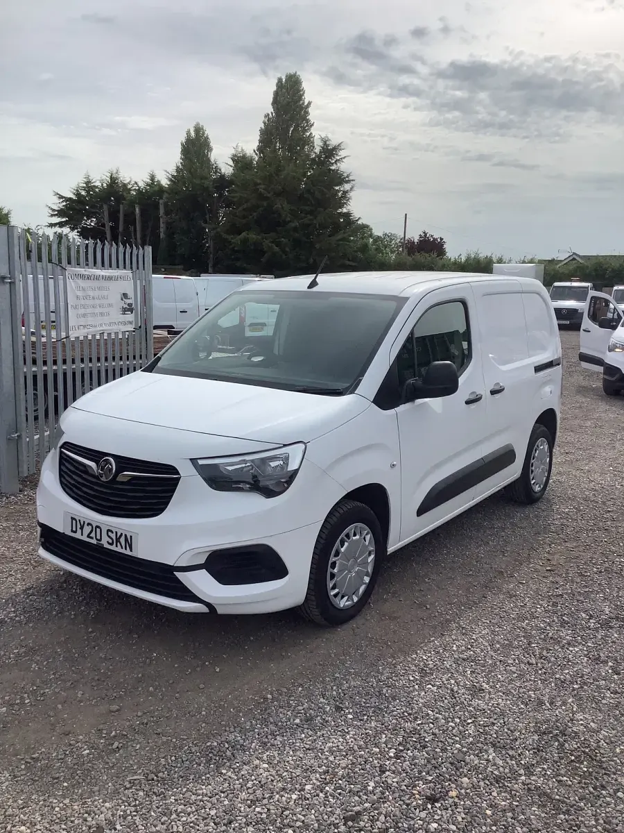 Used Vauxhall Combo Sportive 100 HP (73 kW) 2020 White MPV