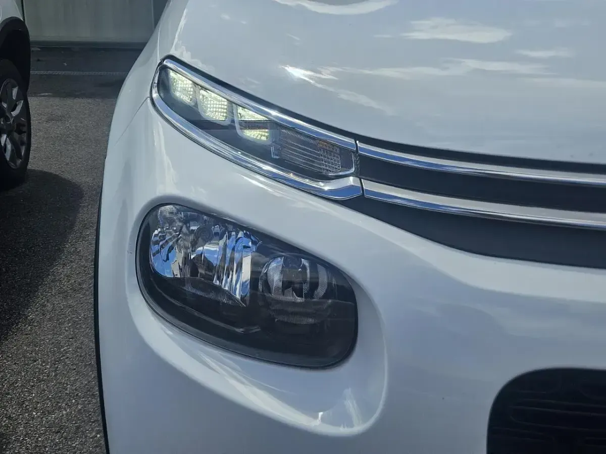 Used Citroën C3 Flair 110 HP (80 kW) 2019 White Hatchback