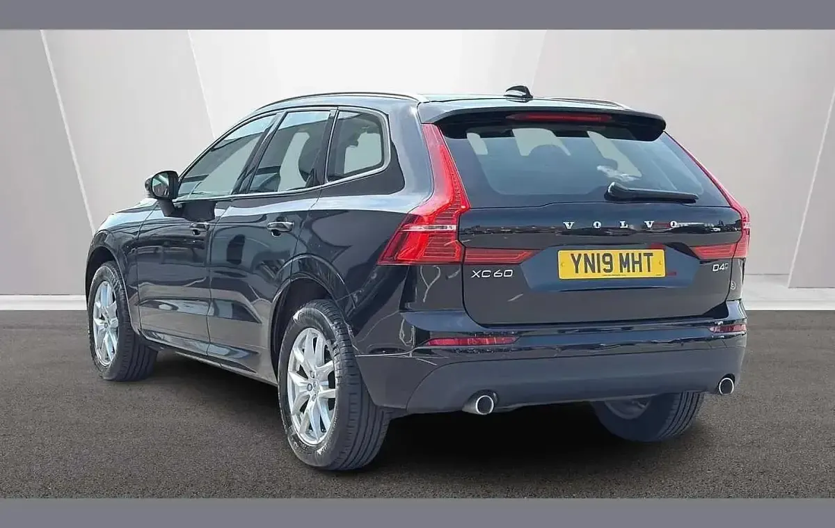 Used Volvo XC60 Momentum 188 HP (138 kW) 2019 Black SUV