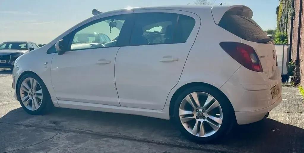 Begagnad Vauxhall Corsa 100 HK (73 kW) 2013 Vit Halvkombi
