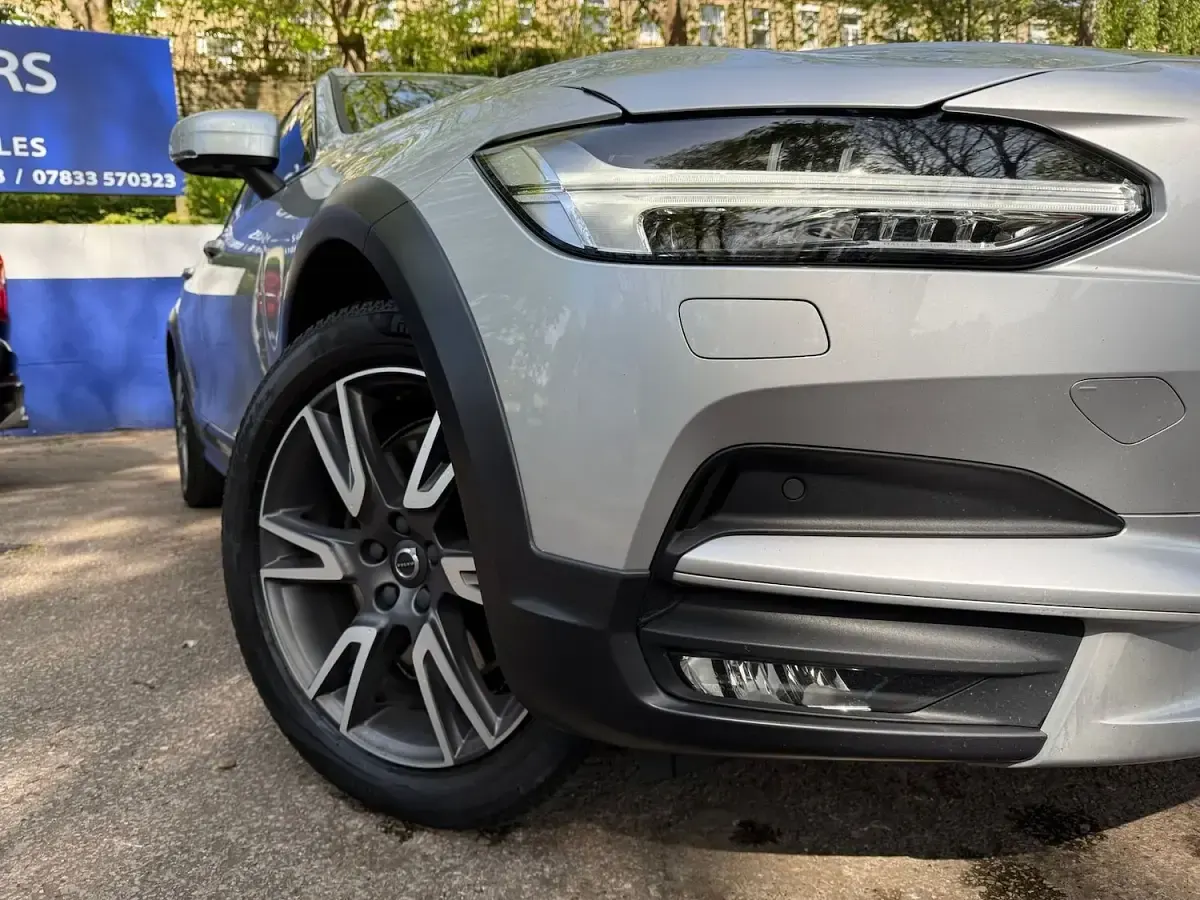 Used Volvo V90 CC Pro 190 HP (139 kW) 2018 Silver Estate