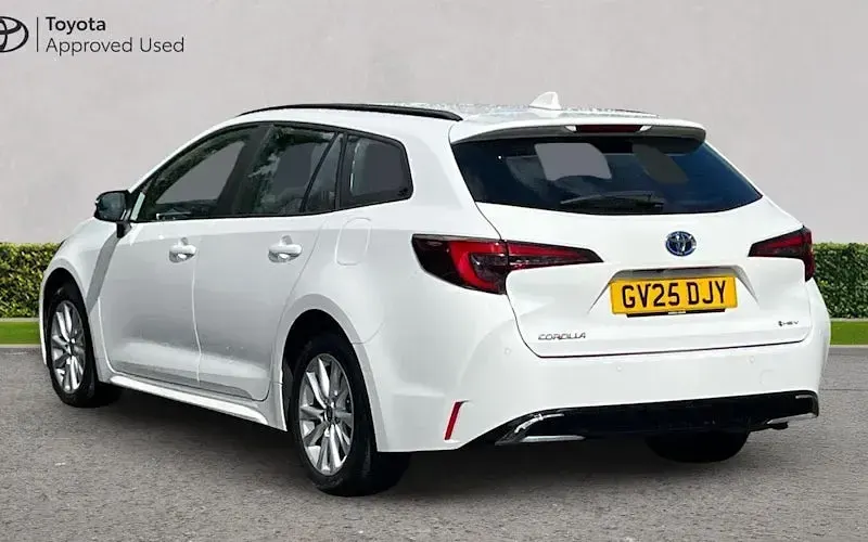 Used Toyota Corolla 140 HP (102 kW) 2025 White Estate
