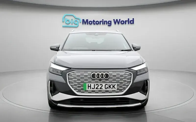 Begagnad Audi Q4 e-tron S-Line 150 kW (204 HK) 2022 Grå SUV