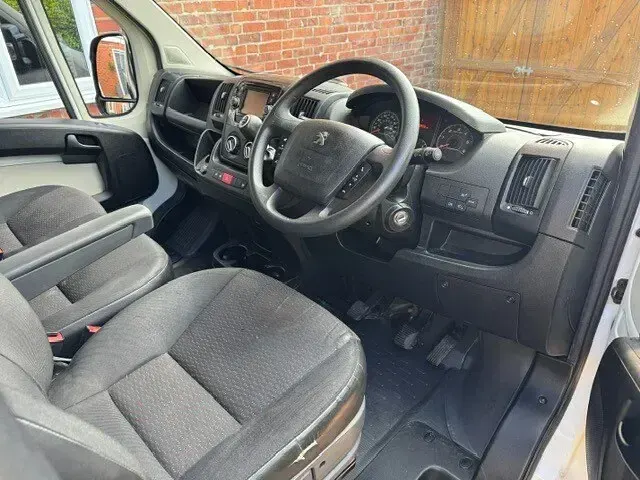 Used Peugeot Boxer 130 HP (95 kW) 2017 White Van