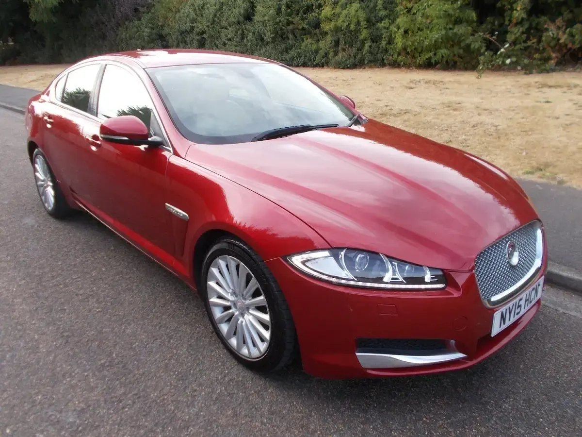 Used Jaguar XF Luxury 200 HP (147 kW) 2015 Red Sedan