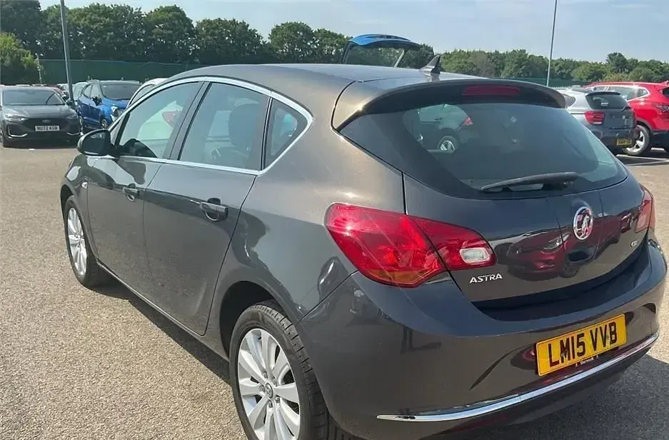 Used Vauxhall Astra 136 HP (100 kW) 2015 Asteroid grey Hatchback