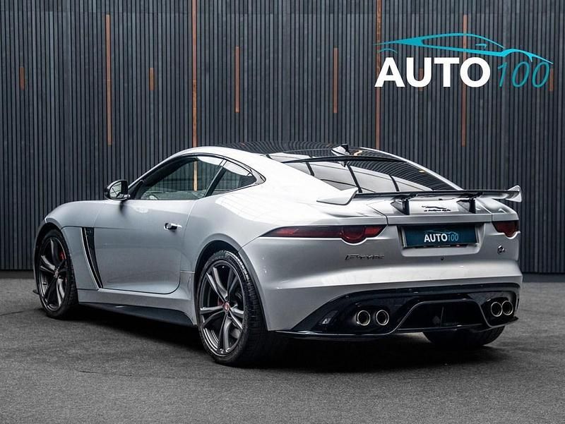 Usado Jaguar F-Type SVR 550 HP (404 kW) 2018 Prateado Coupé