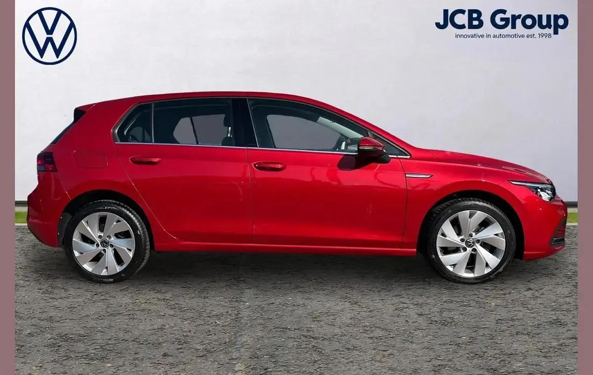 Used VW Golf VIII Style 130 HP (95 kW) 2023 Red Hatchback