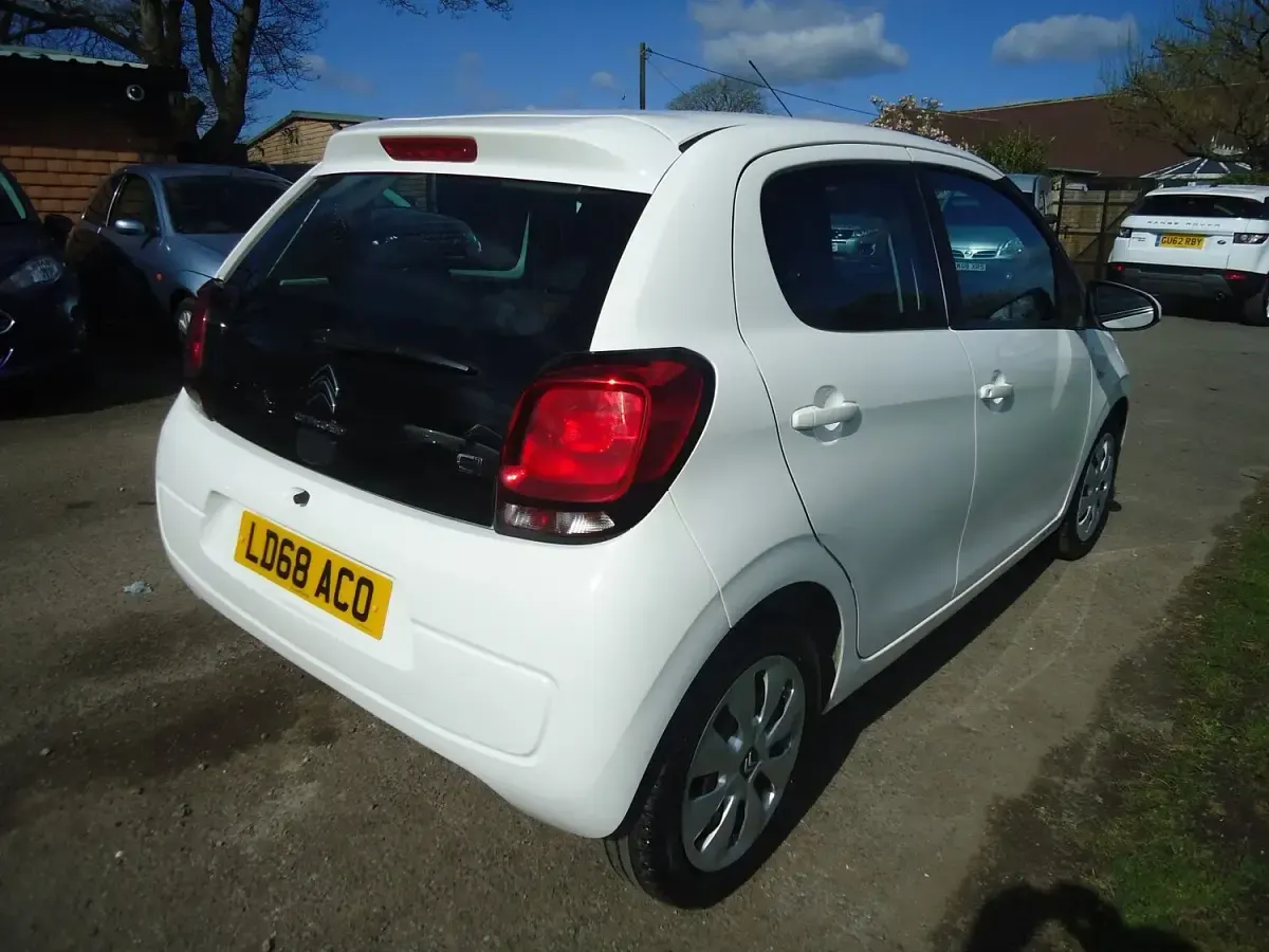 Used Citroën C1 Feel 72 HP (52 kW) 2018 White Hatchback