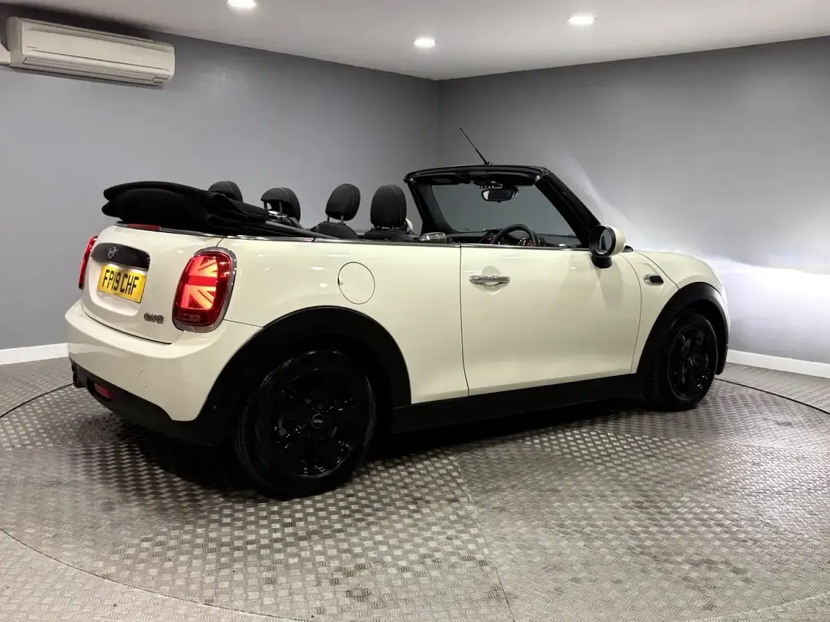 Used Mini Cooper Cabriolet Classic 136 HP (100 kW) 2019 White Cabriolet