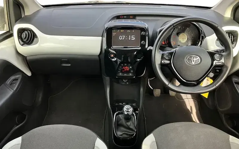 Used Toyota Aygo x-press 69 HP (50 kW) 2018 White Hatchback