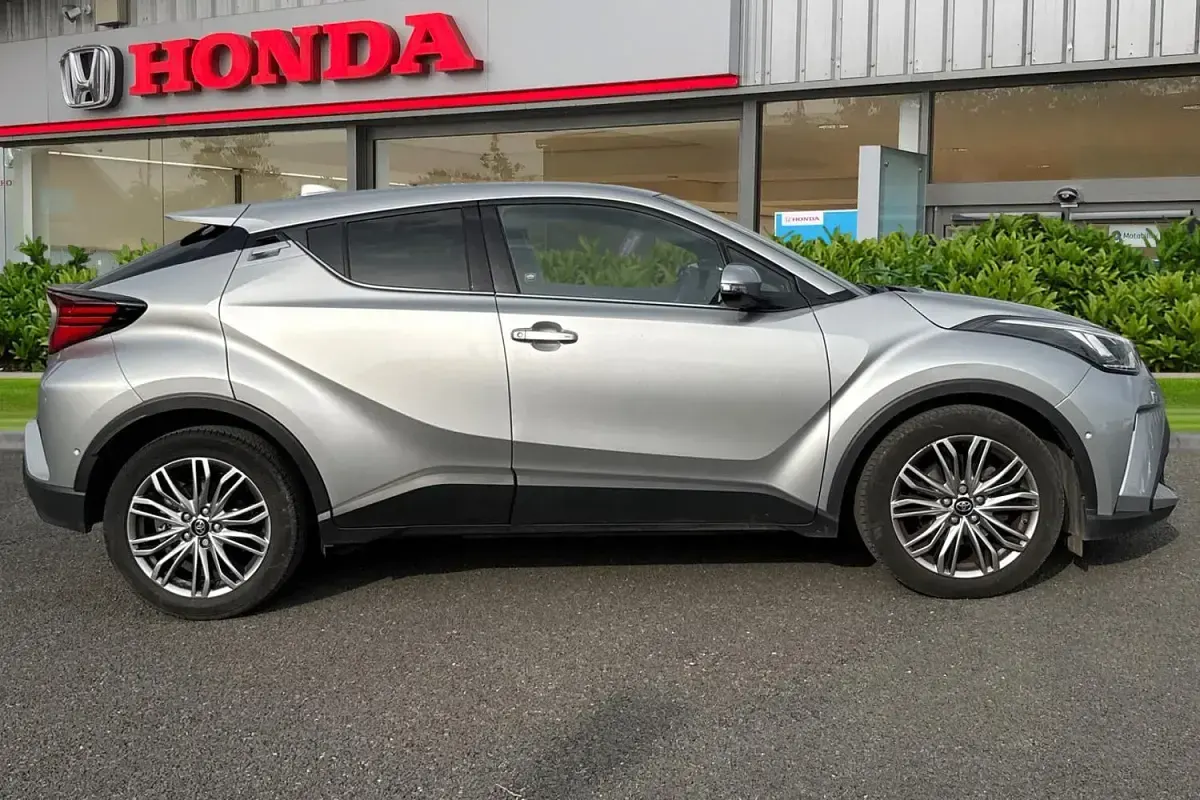 Usado Toyota C-HR 2023 Prateado SUV