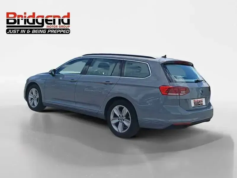 Used VW Passat SE 150 HP (110 kW) 2023 Grey Estate