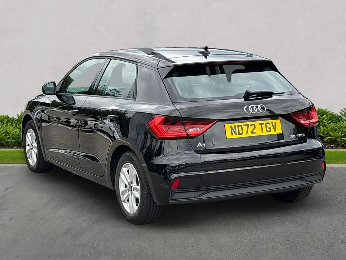 Used Audi A1 Sportback Premium 95 HP (69 kW) 2022 Black Hatchback