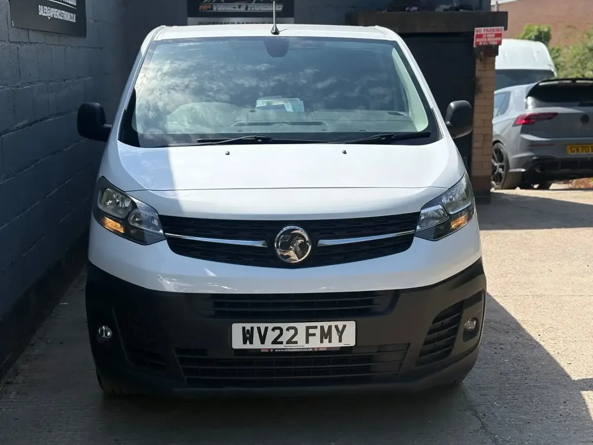 Used Vauxhall Vivaro 100 HP (73 kW) 2022 White MPV