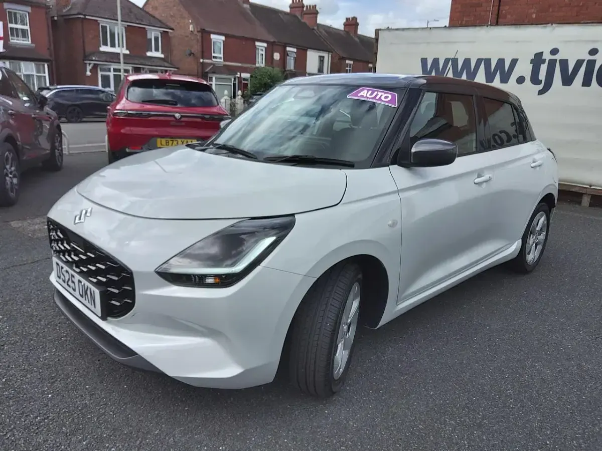 Used Suzuki Swift 82 HP (60 kW) 2025 White Hatchback