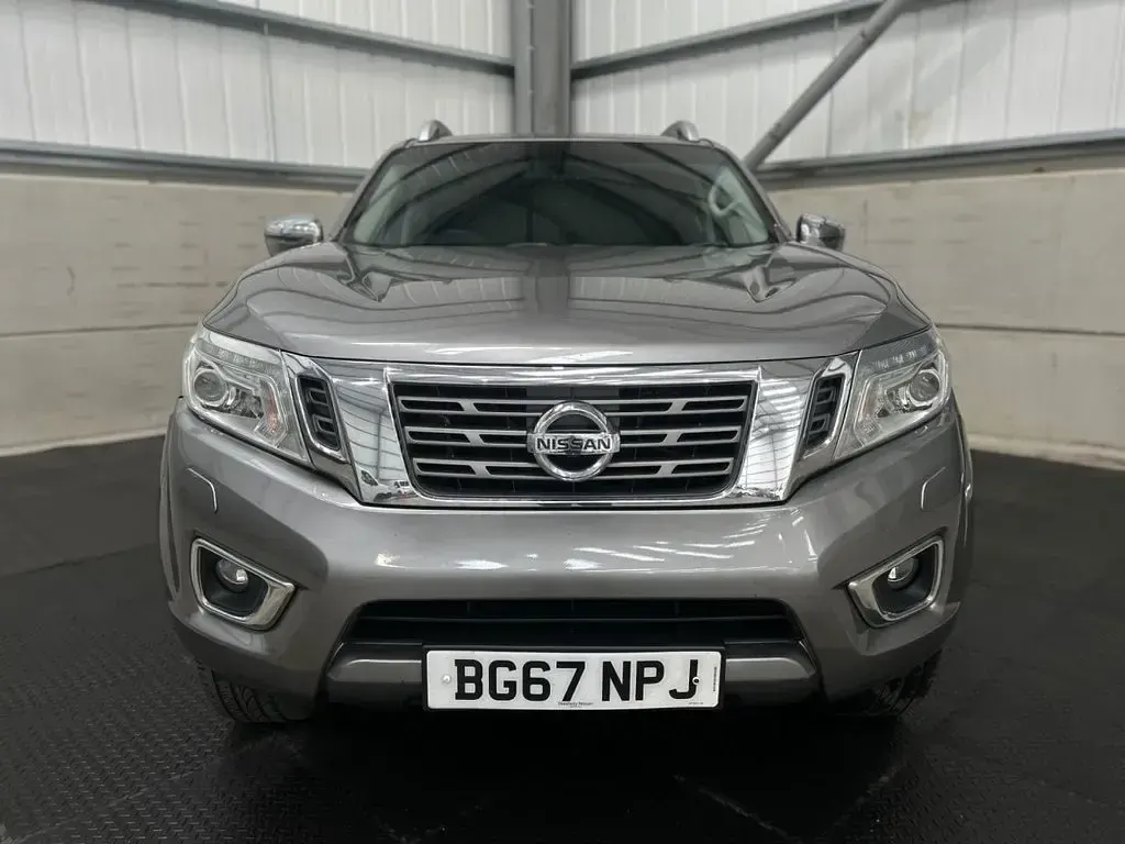 Used Nissan Navara Tekna 190 HP (139 kW) 2017 Grey Pickup
