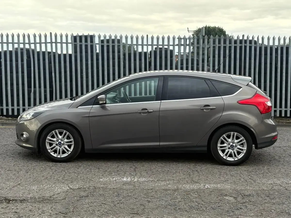 Used Ford Focus Titanium 125 HP (91 kW) 2013 Grey Hatchback