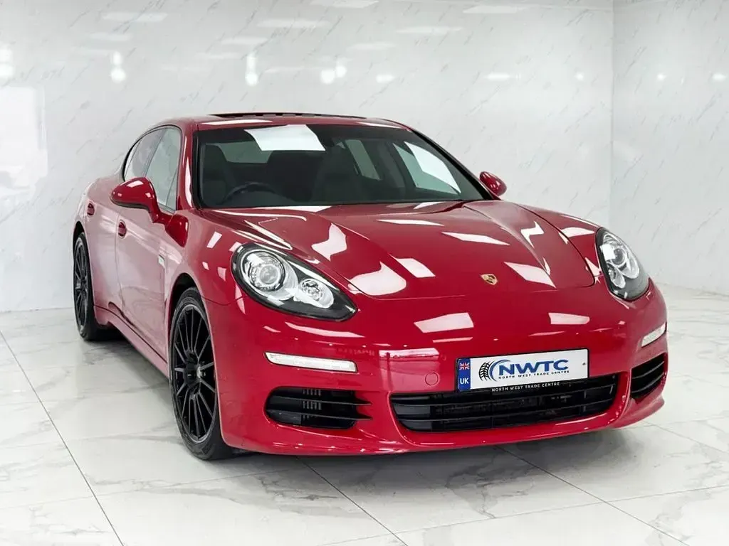 Used Porsche Panamera 300 HP (220 kW) 2014 Red Hatchback