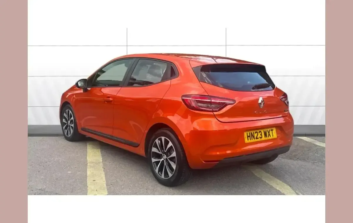 Used Renault Clio Evolution 143 HP (105 kW) 2023 Orange Hatchback