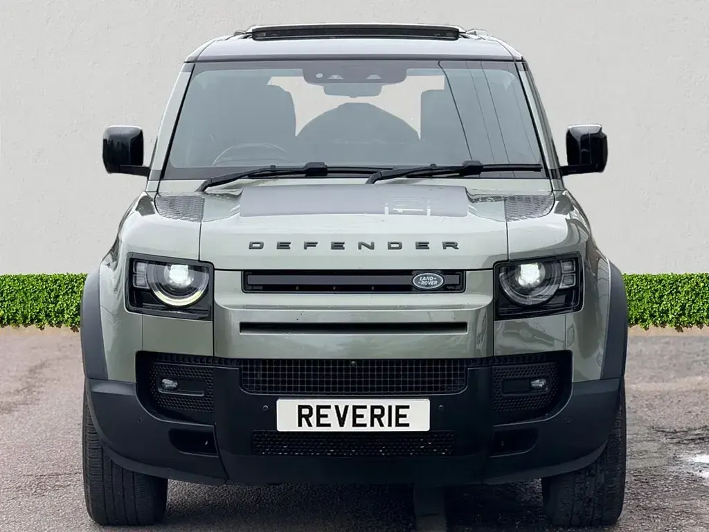 Usado Land Rover Defender First Edition 240 HP (176 kW) 2020 Verde SUV
