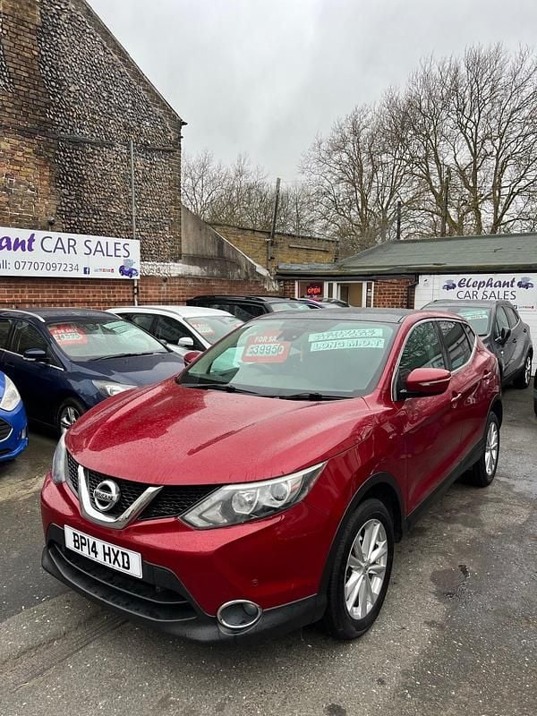 Used Nissan Qashqai Acenta Premium 115 HP (84 kW) 2014 Red SUV