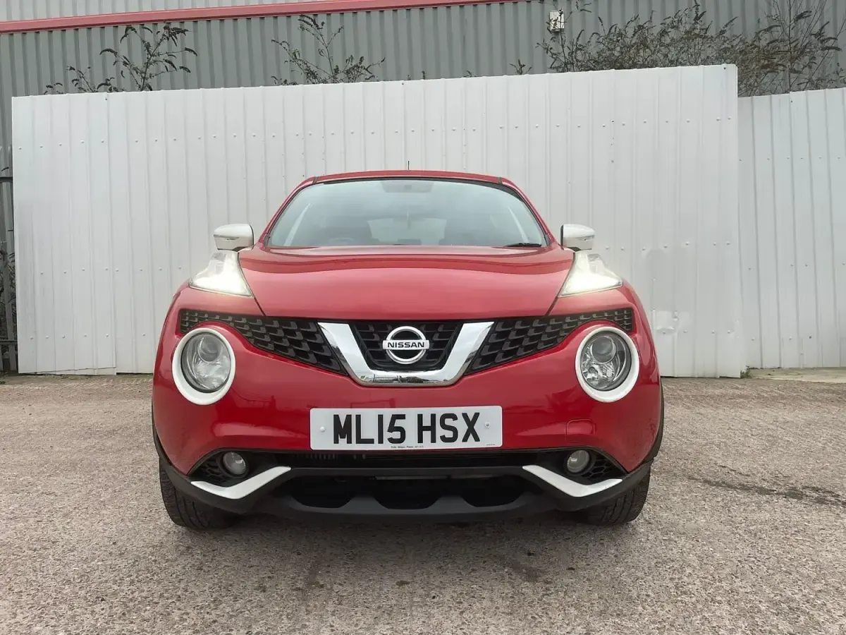 Usado Nissan Juke Acenta Premium 115 HP (84 kW) 2015 Vermelho SUV