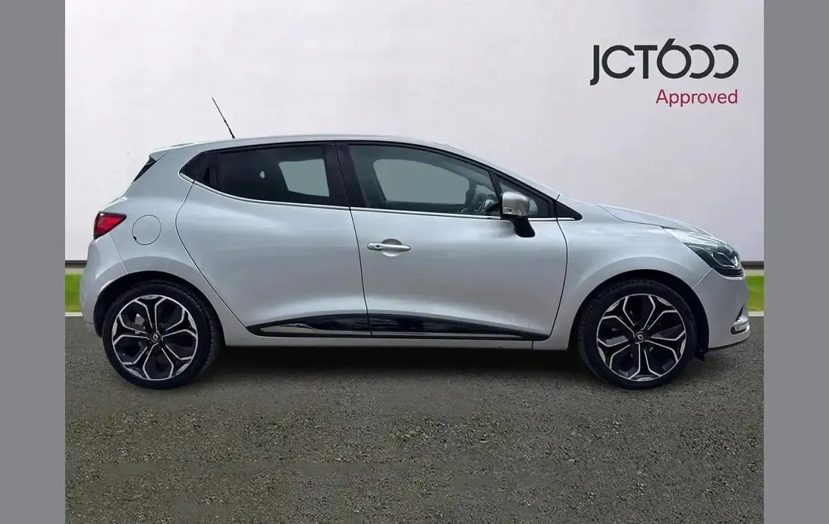 Used Renault Clio Iconic 88 HP (64 kW) 2019 Silver Hatchback