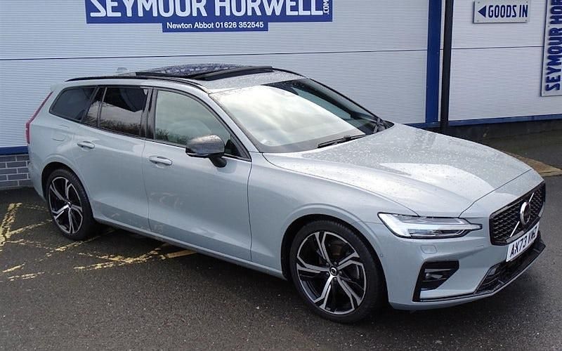 Używany Volvo V60 Ultimate 197 KM (144 kW) 2023 Kombi