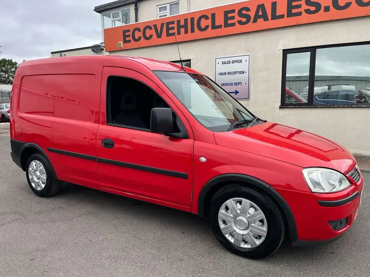 Used Vauxhall Combo 75 HP (55 kW) 2010 Red MPV