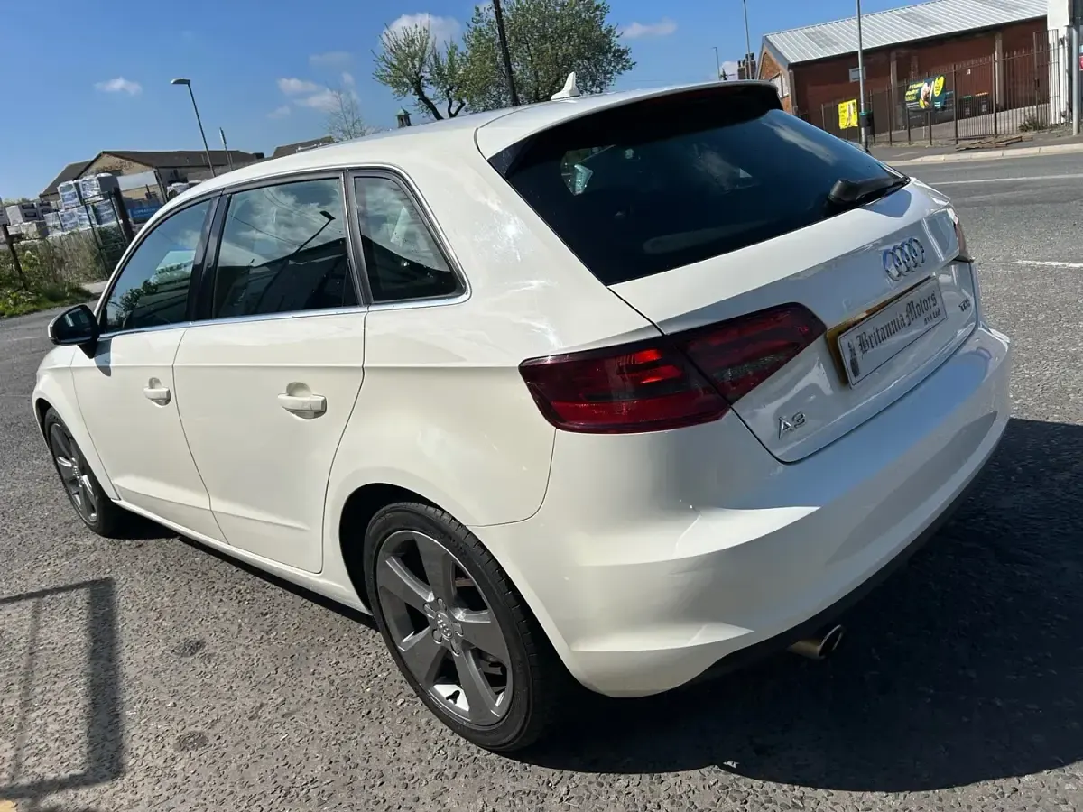 Used Audi A3 Sport 110 HP (80 kW) 2014 White Hatchback
