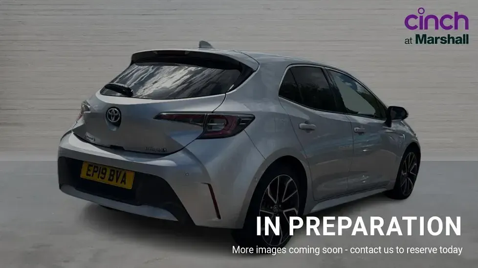 Używany Toyota Corolla 122 KM (89 kW) 2019 Srebrny Hatchback