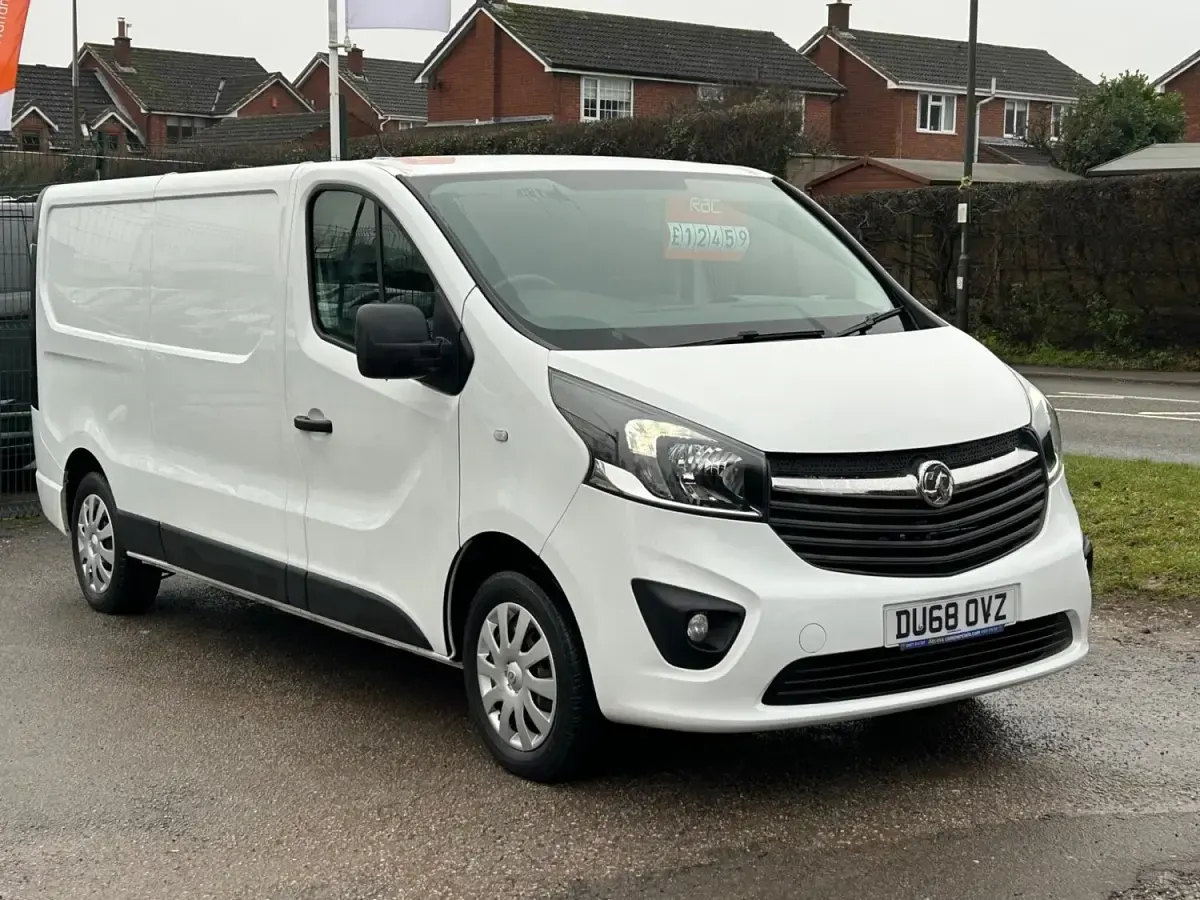 Second-hand Vauxhall Vivaro Sportive 120 CP (88 kW) 2018 Alb Monovolum