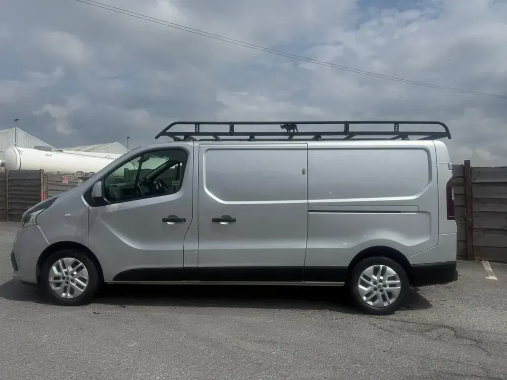 Usado Renault Trafic 2018 Prateado Monovolume