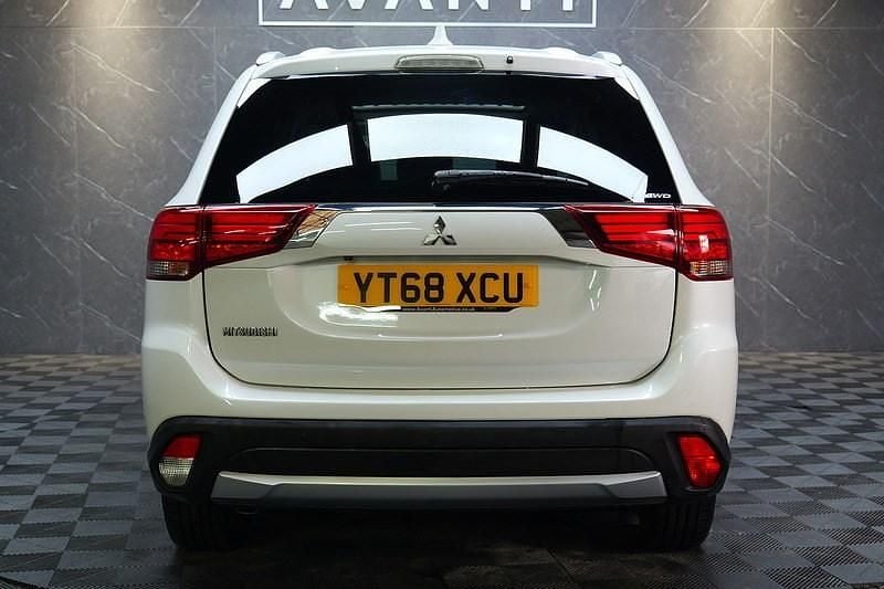Used Mitsubishi Outlander 147 HP (108 kW) 2018 White SUV