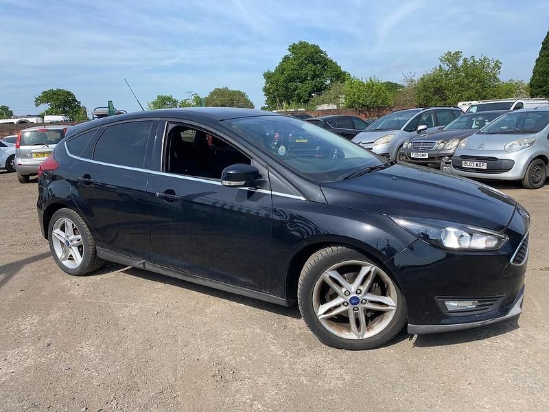 Used Ford Focus Zetec 115 HP (84 kW) 2015 Black Hatchback