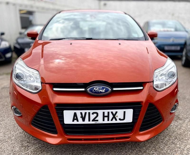 Used Ford Focus Titanium X 150 HP (110 kW) 2012 Red Hatchback