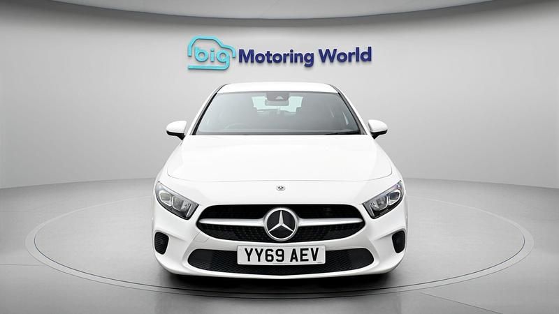 Used Mercedes A180 Executive 136 HP (100 kW) 2019 White Hatchback