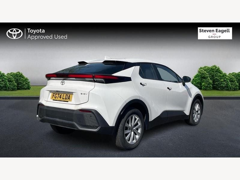 Used Toyota C-HR 140 HP (102 kW) 2024 White SUV