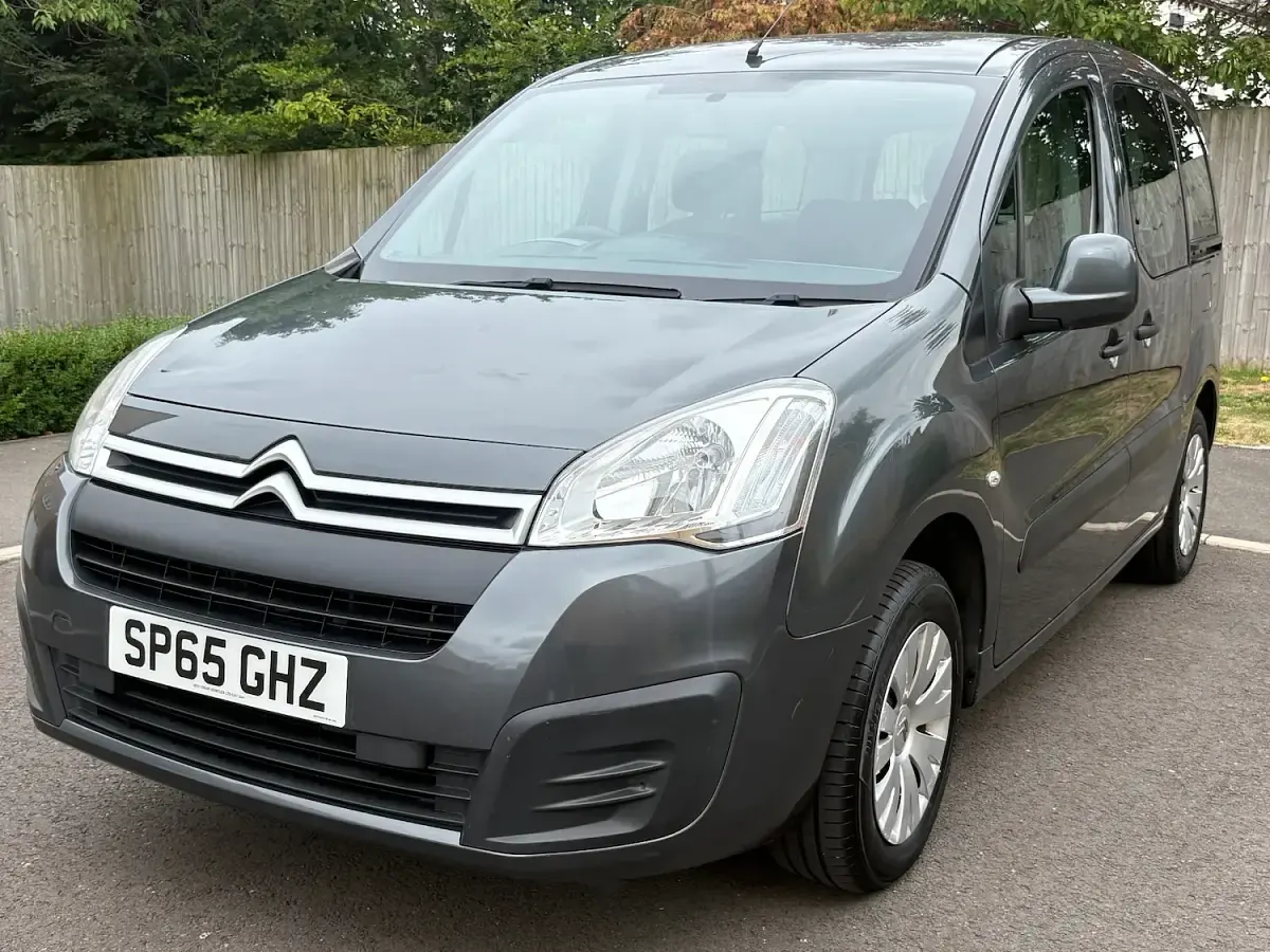 Used Citroën Berlingo Feel 100 HP (73 kW) 2015 Grey MPV