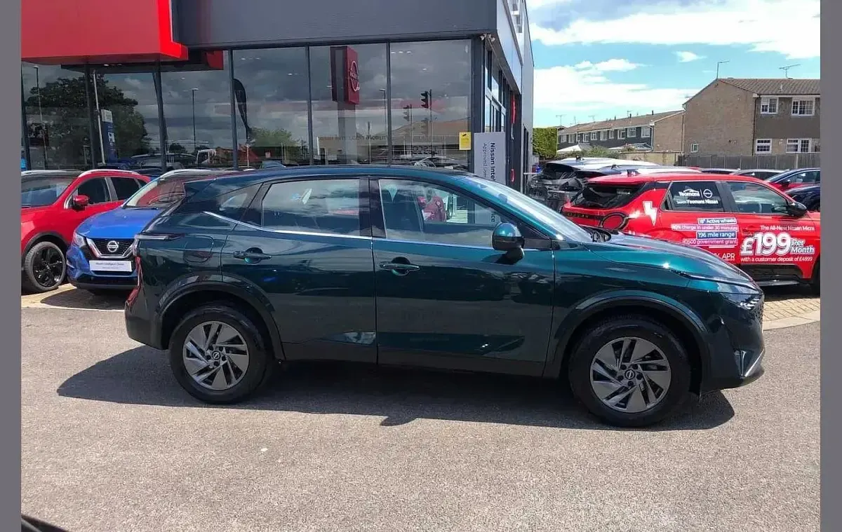 Used Nissan Qashqai Acenta Premium 155 HP (114 kW) 2024 Green SUV