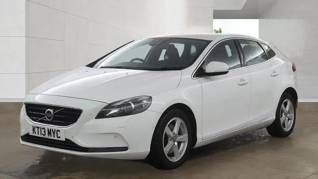 Used Volvo V40 SE 2013 White Hatchback