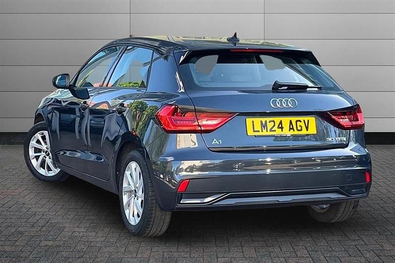 Usado Audi A1 Sport 110 HP (80 kW) 2024 Cinzento SUV