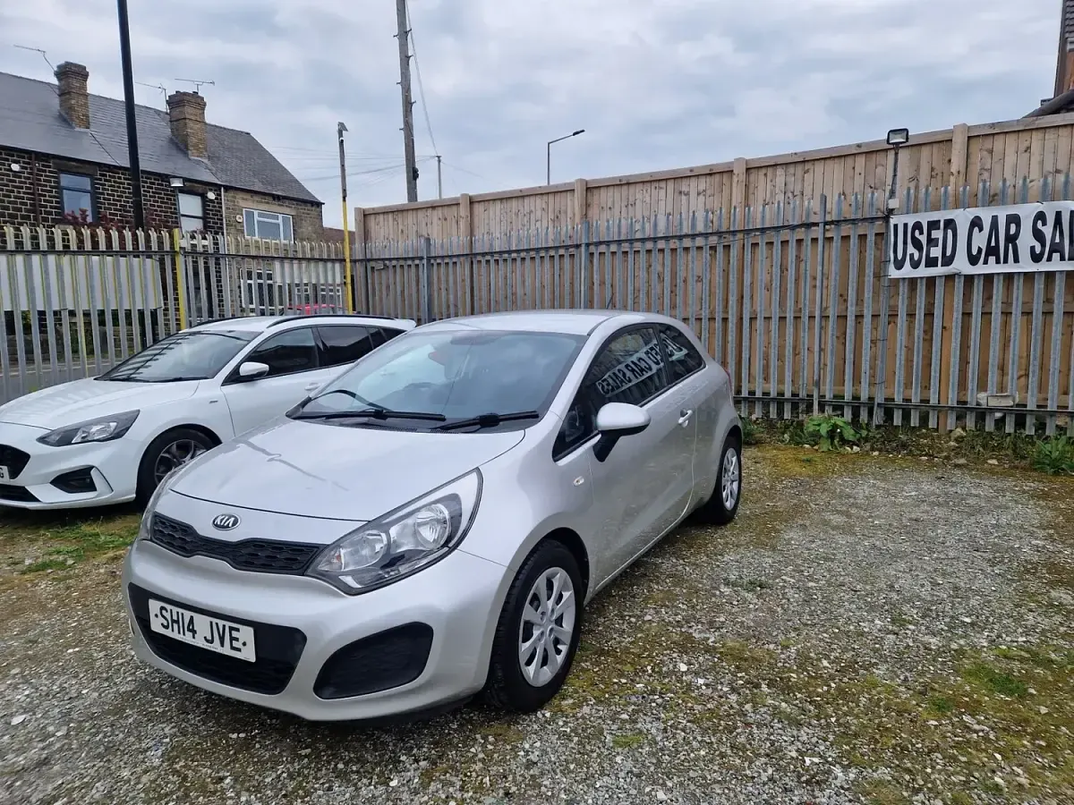 Used Kia Rio 85 HP (62 kW) 2014 Silver Hatchback