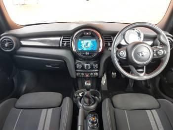 Usado Mini Cooper S Sport 192 HP (141 kW) 2019 Preto Citadino