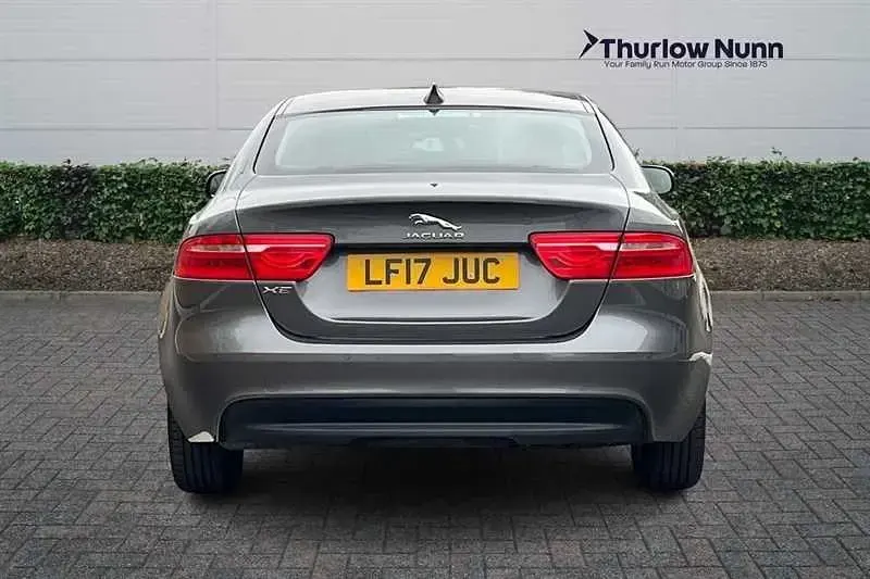 Begagnad Jaguar XE Prestige 163 HK (119 kW) 2017 Grå Sedan