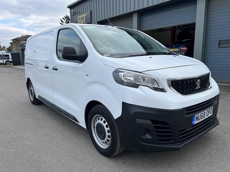 White Used 2018 Peugeot Expert Van | £5,995 (Fair price) - Image 1/4