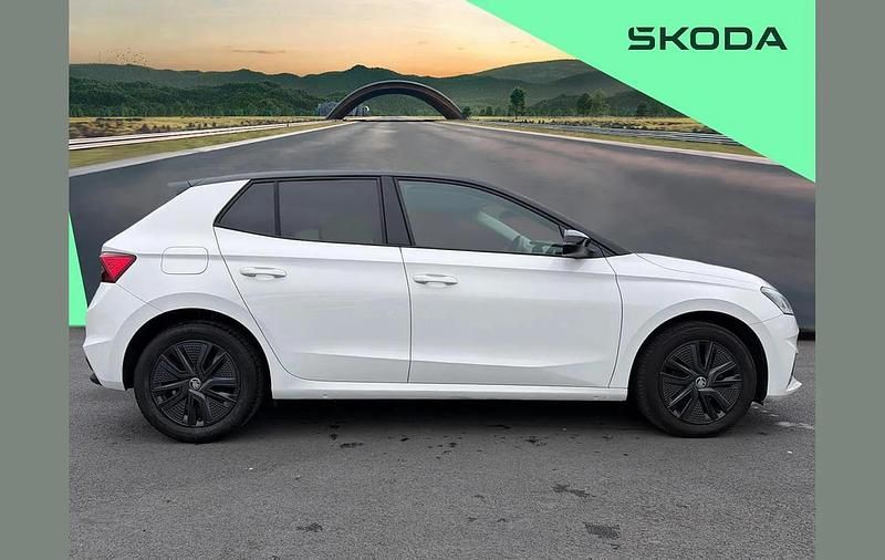 Used Skoda Fabia Colour Edition 94 HP (69 kW) 2022 White Hatchback